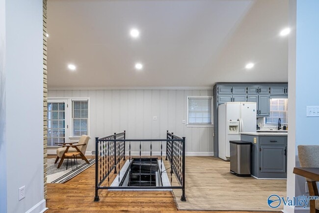 Building Photo - 702 Chambers Dr NE