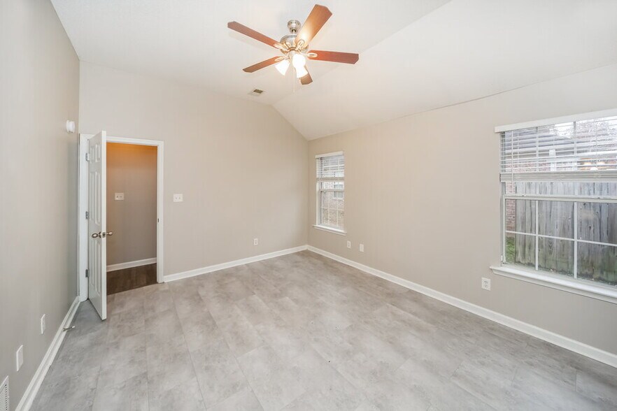 Building Photo - 965 Parham Drive