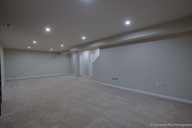 Building Photo - Gorgeous 3 Bed 3.5 Bath Fairborn Home!