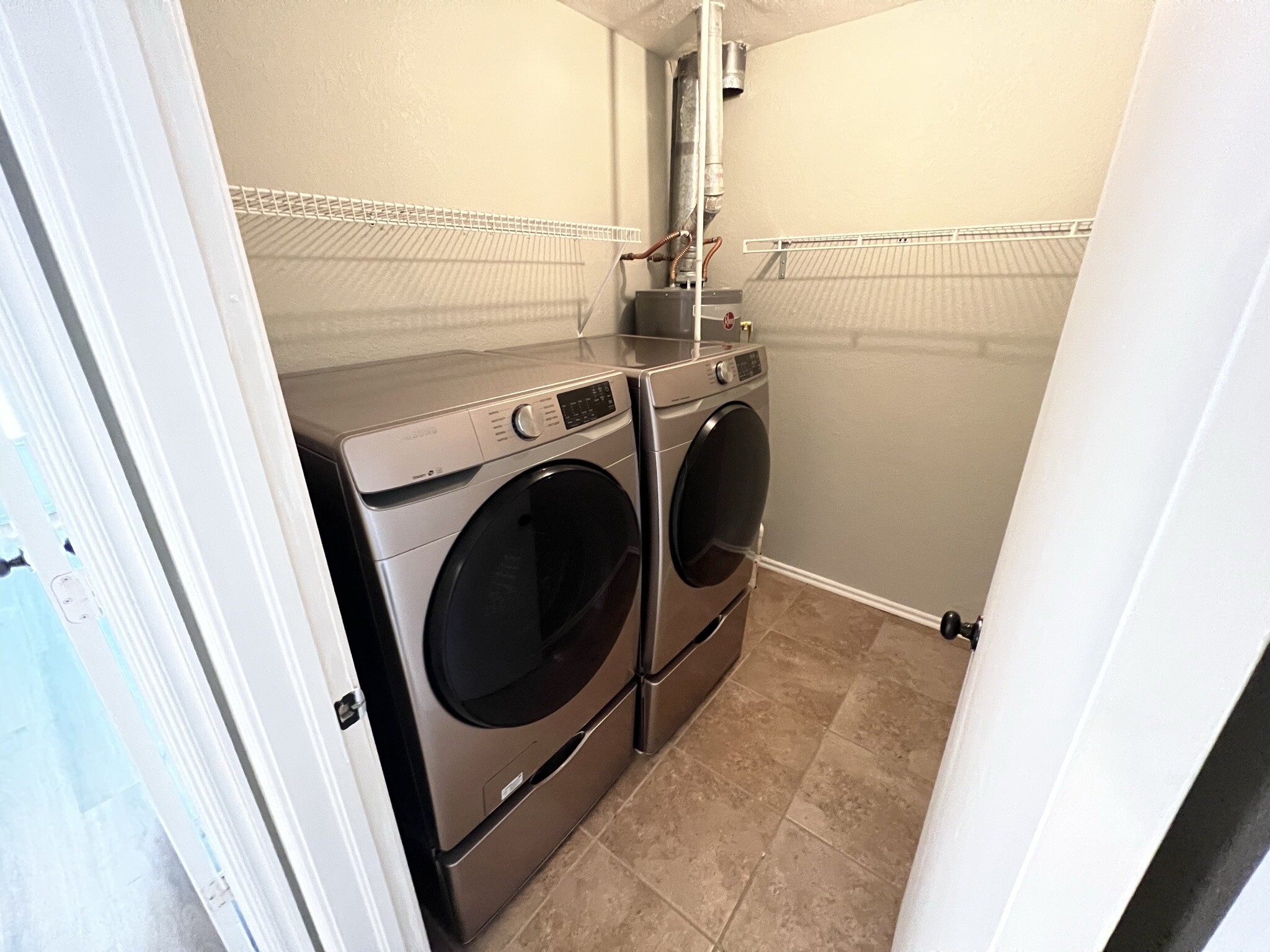 laundry room - 1208 Hollow Tree Ter