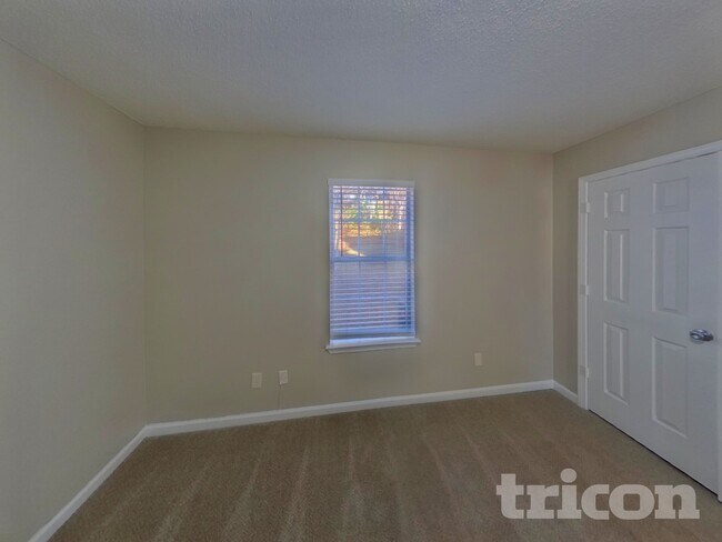 Building Photo - 868 Asbury Way