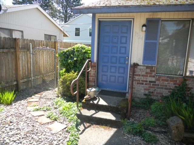 Entrance on private courtyard - 1124 SE Umatilla St
