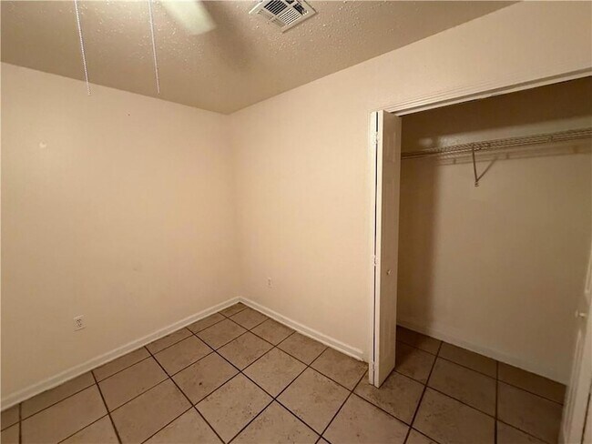 Building Photo - 3708 Shangri-La Dr