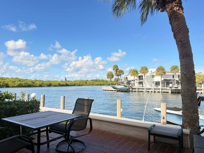 Building Photo - 1005 Russell Dr