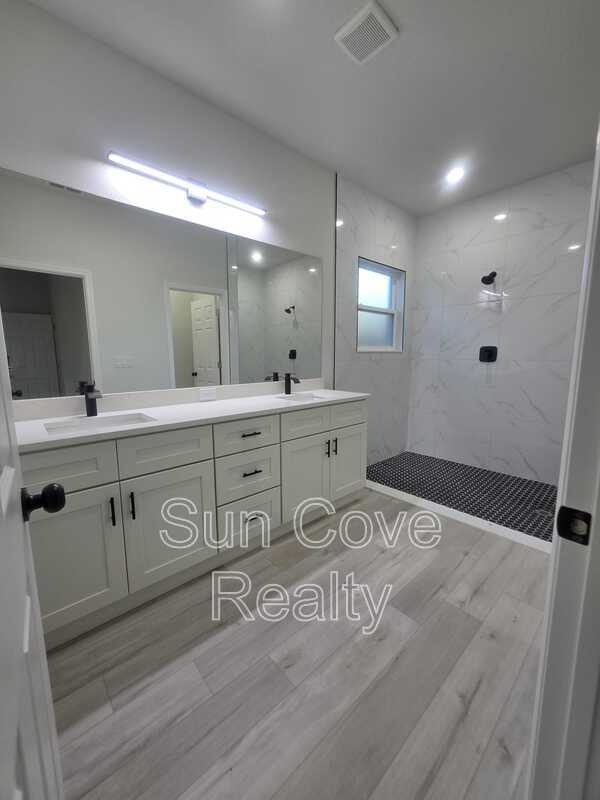 Building Photo - 7958 N Oberon Terrace