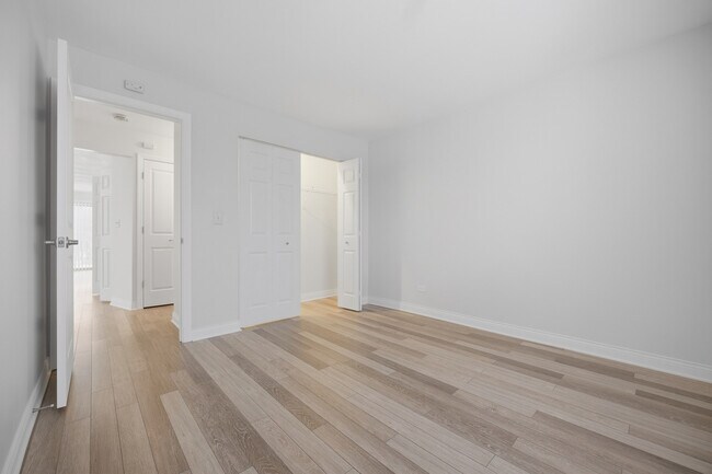 Building Photo - 2556 Waterbury Dr