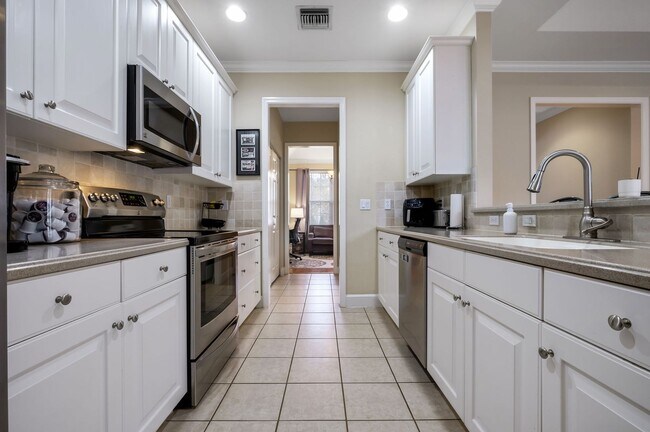 Building Photo - Southwood Home With Large Yard