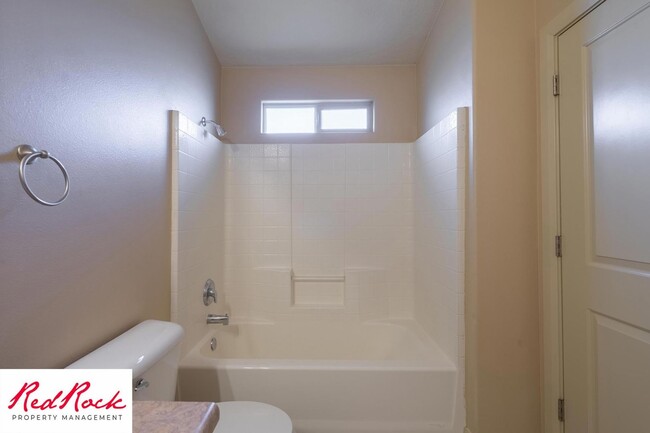 Building Photo - Pet Friendly 2 Bedroom 2 Bathroom Condo.