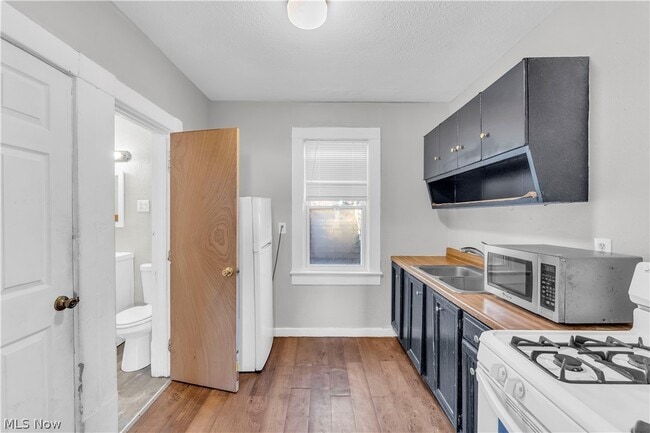 Building Photo - 3721 W 33rd St