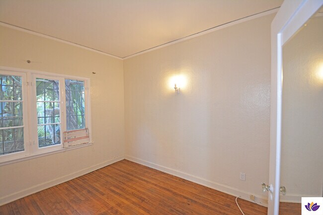 Building Photo - 5727 Carlton Way