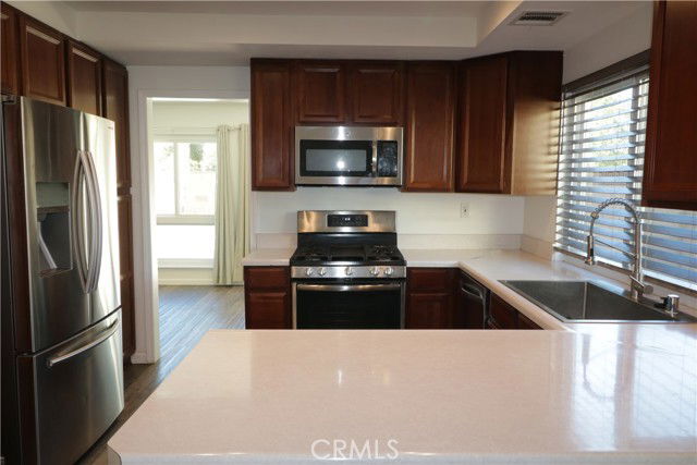 Building Photo - 27521 Glasser Ave