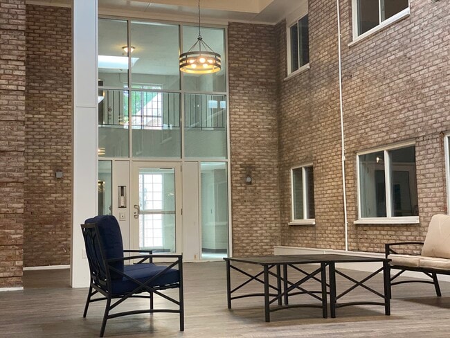 Building Photo - 2410 Oneida St