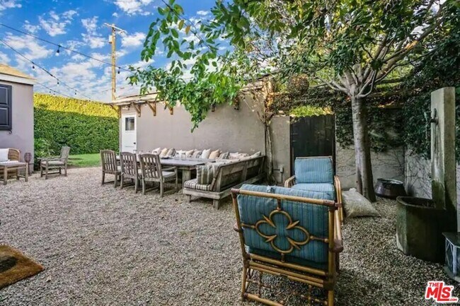 Building Photo - 1972 Stearns Dr