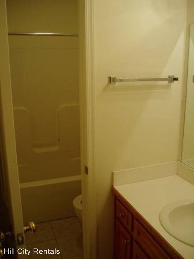 Building Photo - 2315 Yorktown Ave