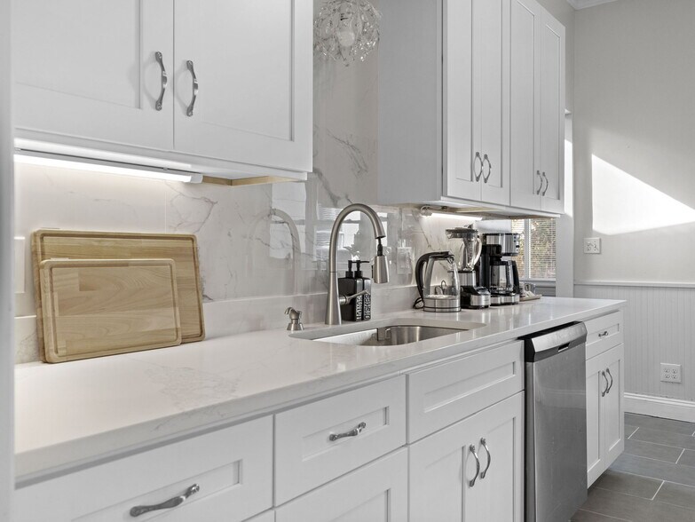 Building Photo - 110 Glen St