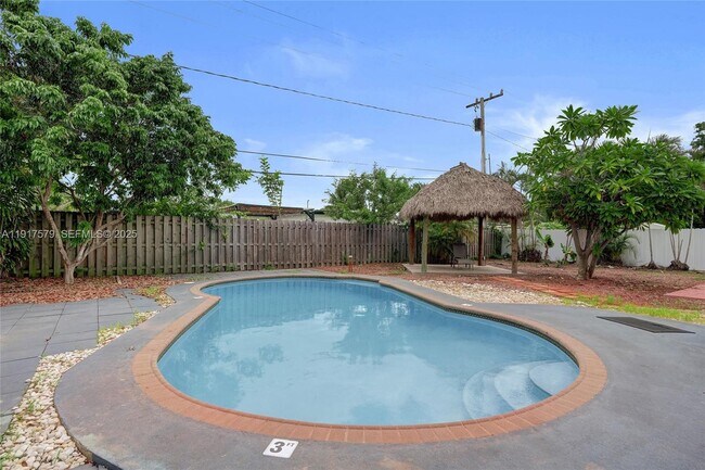 Building Photo - 2281 SW 15th St