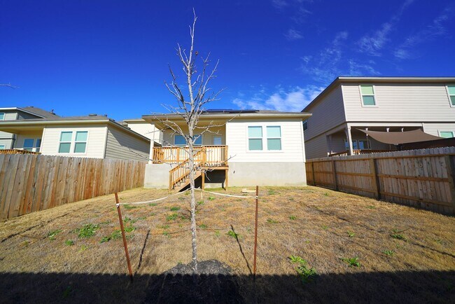 Building Photo - Like-New Home in Applewood Neighborhood. Realtor Commission: $600