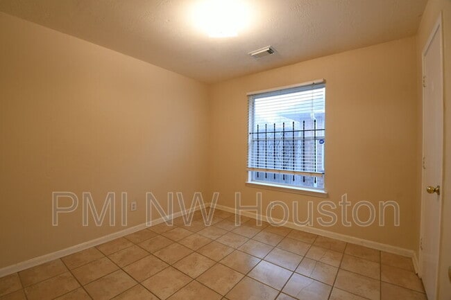 Building Photo - 8611 Texas Acorn Ave