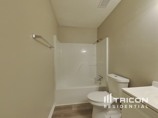 Building Photo - 305 Denae Ct