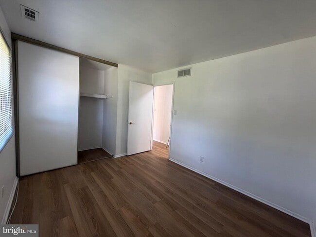 Building Photo - 716 Woodhollow Dr