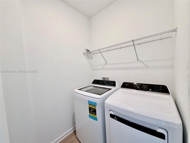 Building Photo - 4443 Vibernum Ave