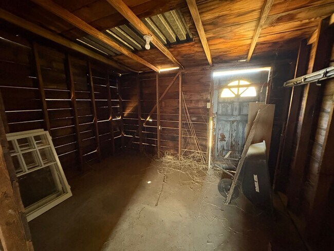 Building Photo - Beautiful 2 Story home Available coming soon!, pet friendly!