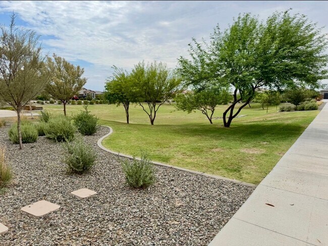 Building Photo - Beautiful 3 Bedroom 2 Bath Single Level Newer Built Home In Litchfield Park! Has Solar!
