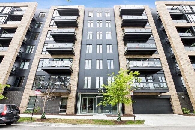 Building Photo - 1701 W Webster Ave