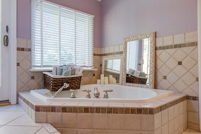 Building Photo - 188 Godfrey Rd E