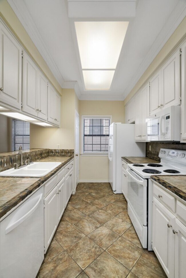 Building Photo - 2208 Indian Trail