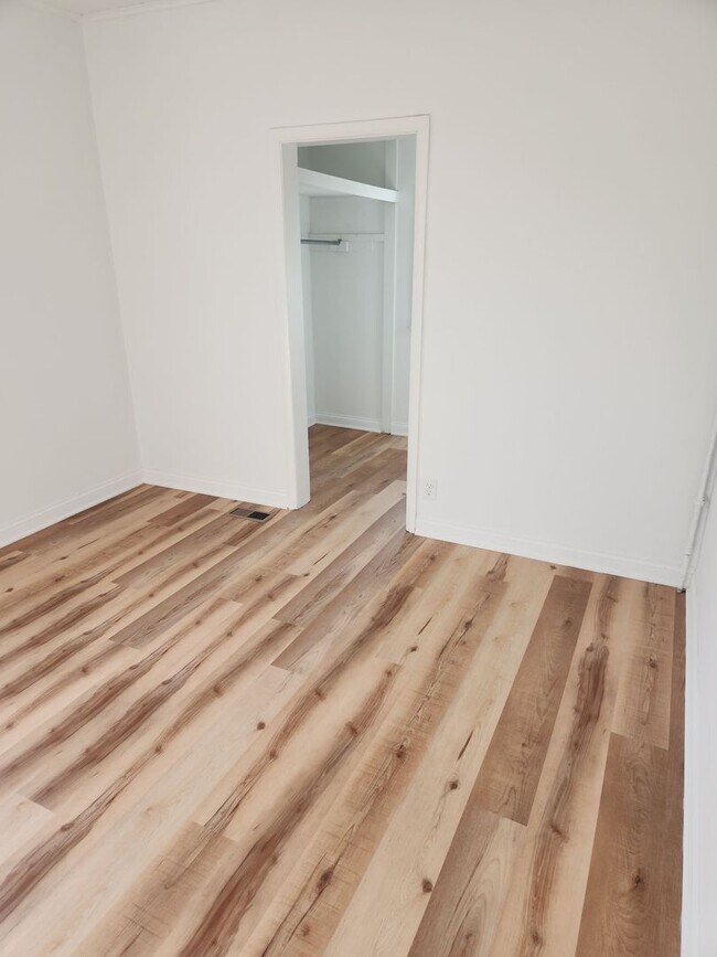 Building Photo - 264 N Jackson St