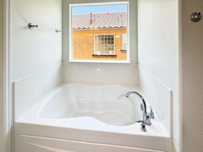 Building Photo - Wonderful 2 Story 3 BR Home in Loma Colorado