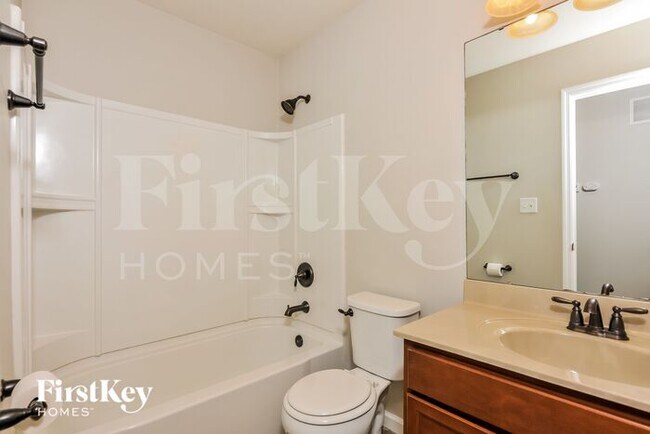 Building Photo - 1720 Woods Mill Dr