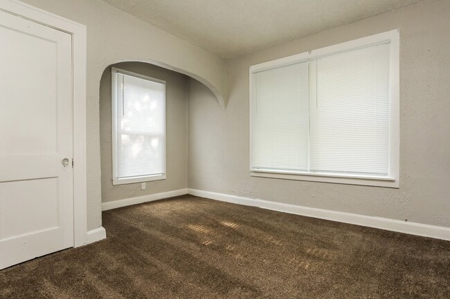 Building Photo - 3316 E 59th St