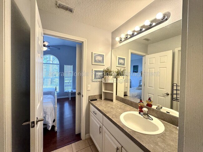 Building Photo - 4775 Cumbrian Lakes Dr