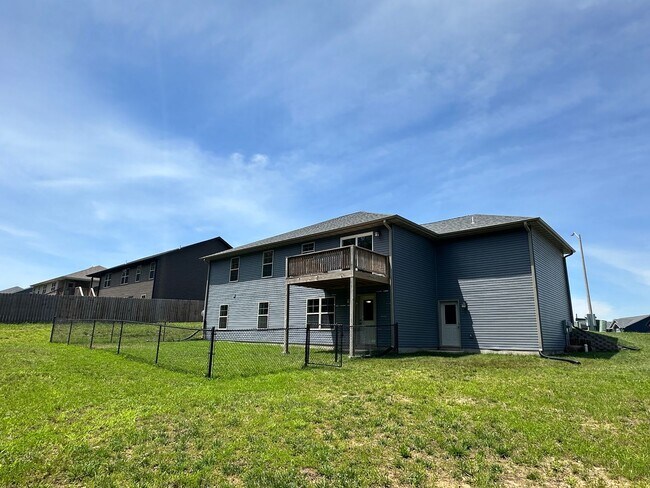 Building Photo - Now Accepting Applications – 4 BED 3 BATH | Summit Pass Subdivision | Waynesville School District