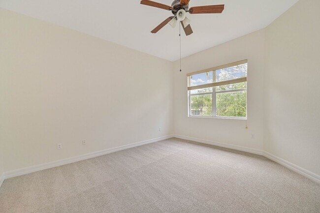 Building Photo - **Coach Home in Jonathans Bay - 3/2 + Den -  Water Views - 2 Car Garage**