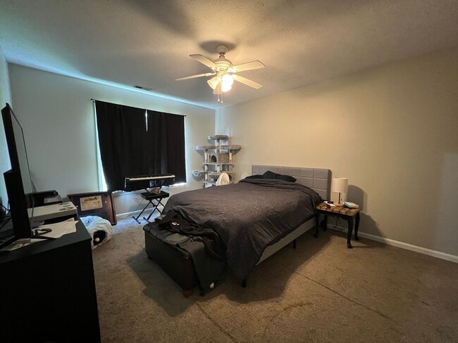 Building Photo - Charming townhome close to Cherry Point!