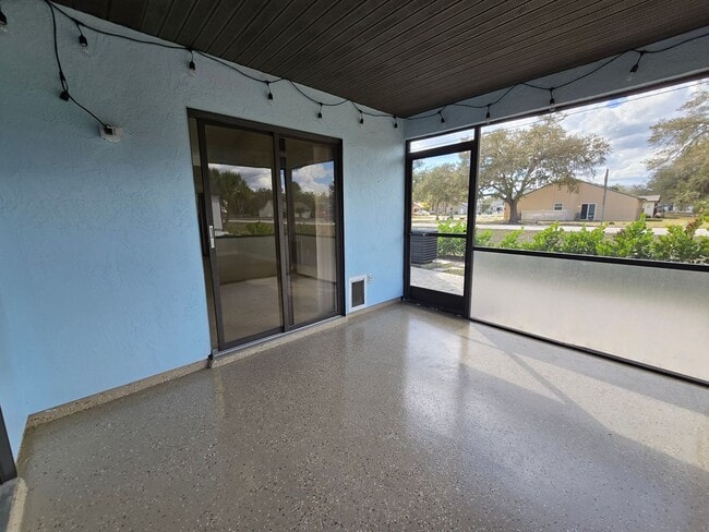 Building Photo - Charming 2 Bed / 1 Bath Annual Rental in Port Charlotte