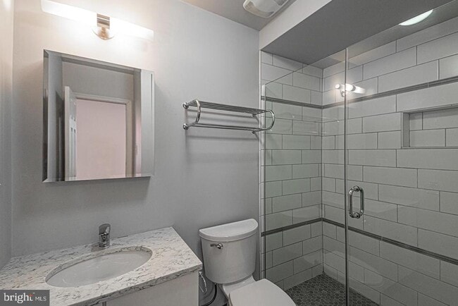 Building Photo - 2210 Lombard St