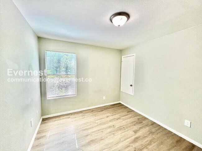 Building Photo - 152 Creek Cove Dr