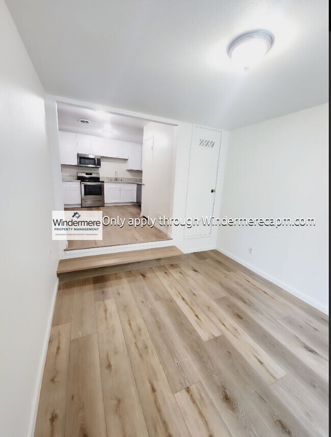 Building Photo - Gorgeous Halfplex in the heart of Carmichael! Available Now!