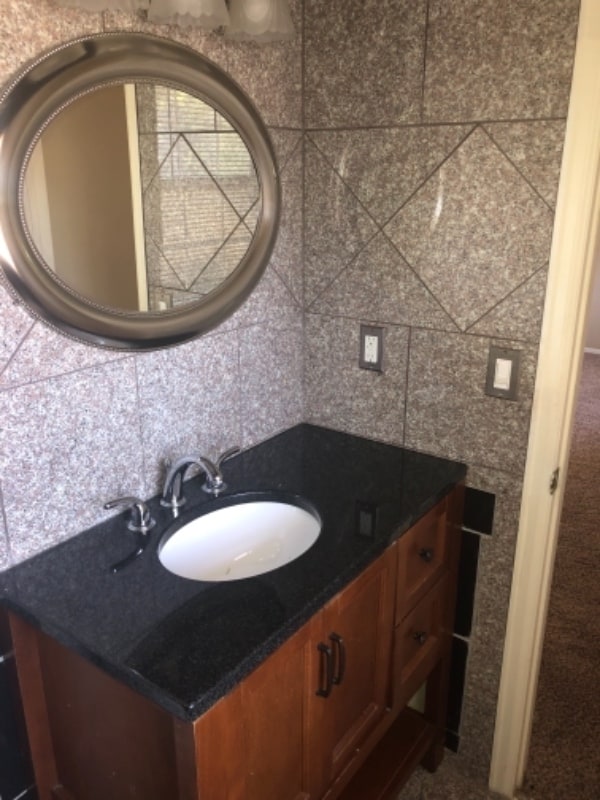 Building Photo - 2253 Iroquois Dr