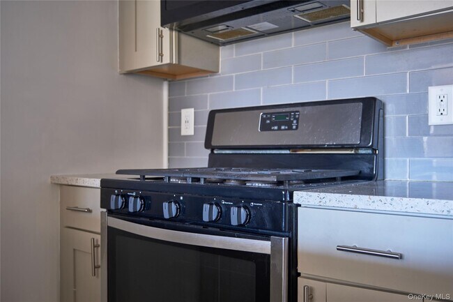 Building Photo - 2 Consulate Dr