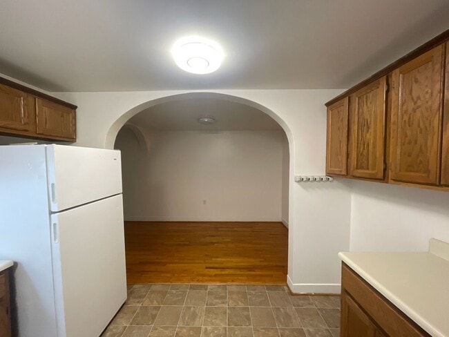 Building Photo - CHARMING MAIN LEVEL 1 BEDROOM APT NEAR THE...