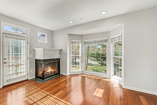 Building Photo - 716 Scarburgh Way