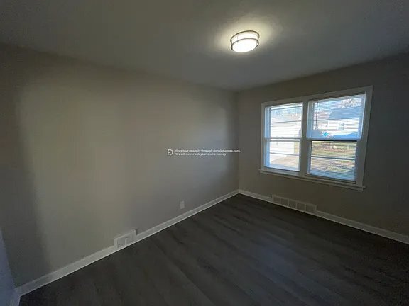 Building Photo - 917 E Fairoaks Ave