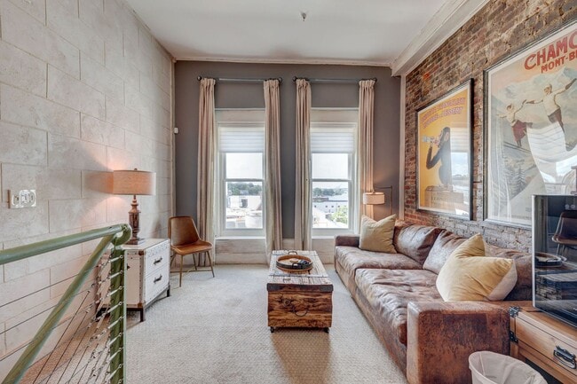Building Photo - Luxury Furnished River View Condo in the Heart of Downtown Wilmington