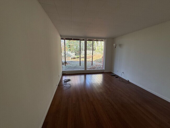 Building Photo - Neshannock Home