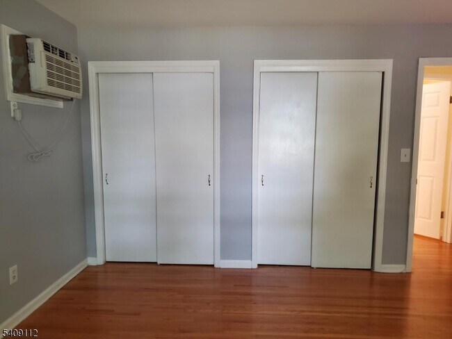 Building Photo - 54 S Spruce St